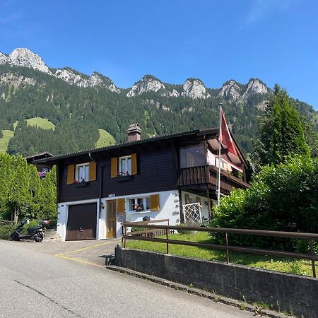 Free Spirit Chalet Fluehli Bagian luar foto