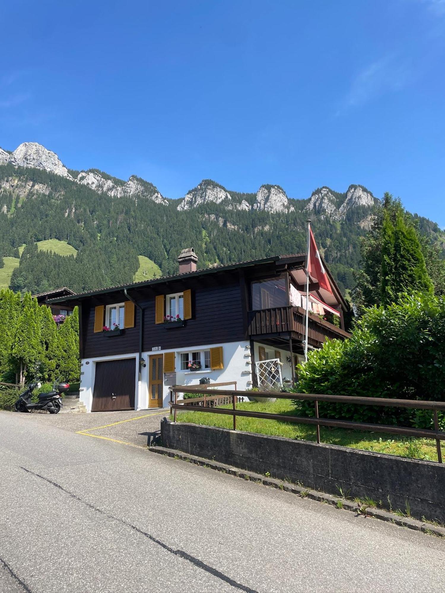 Free Spirit Chalet Fluehli Bagian luar foto