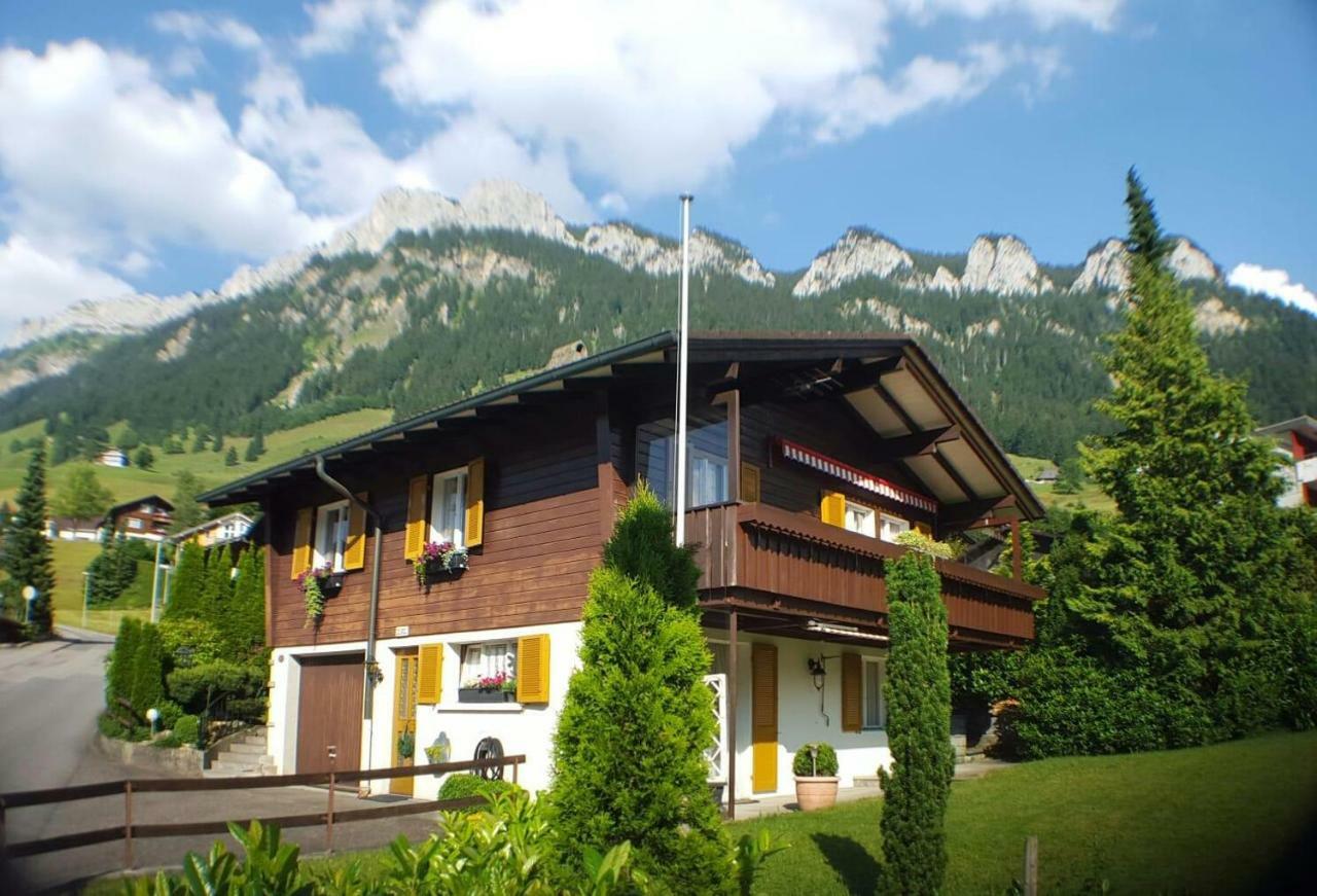 Free Spirit Chalet Fluehli Bagian luar foto